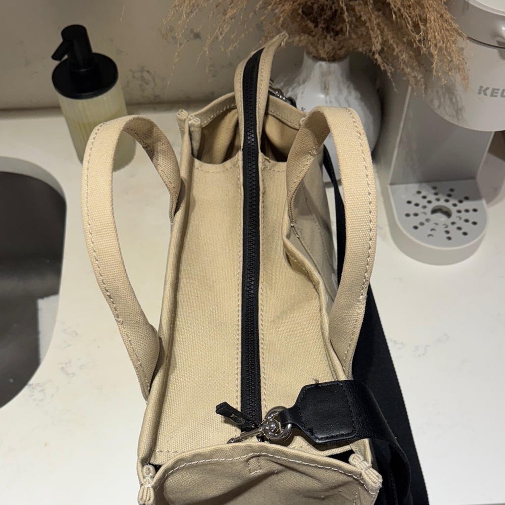 Marc Jacobs Tan Tote Bag - Picture 5 of 8